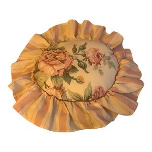 Floral Round Pillow Victorian Style - Exquisite Décor Accent
